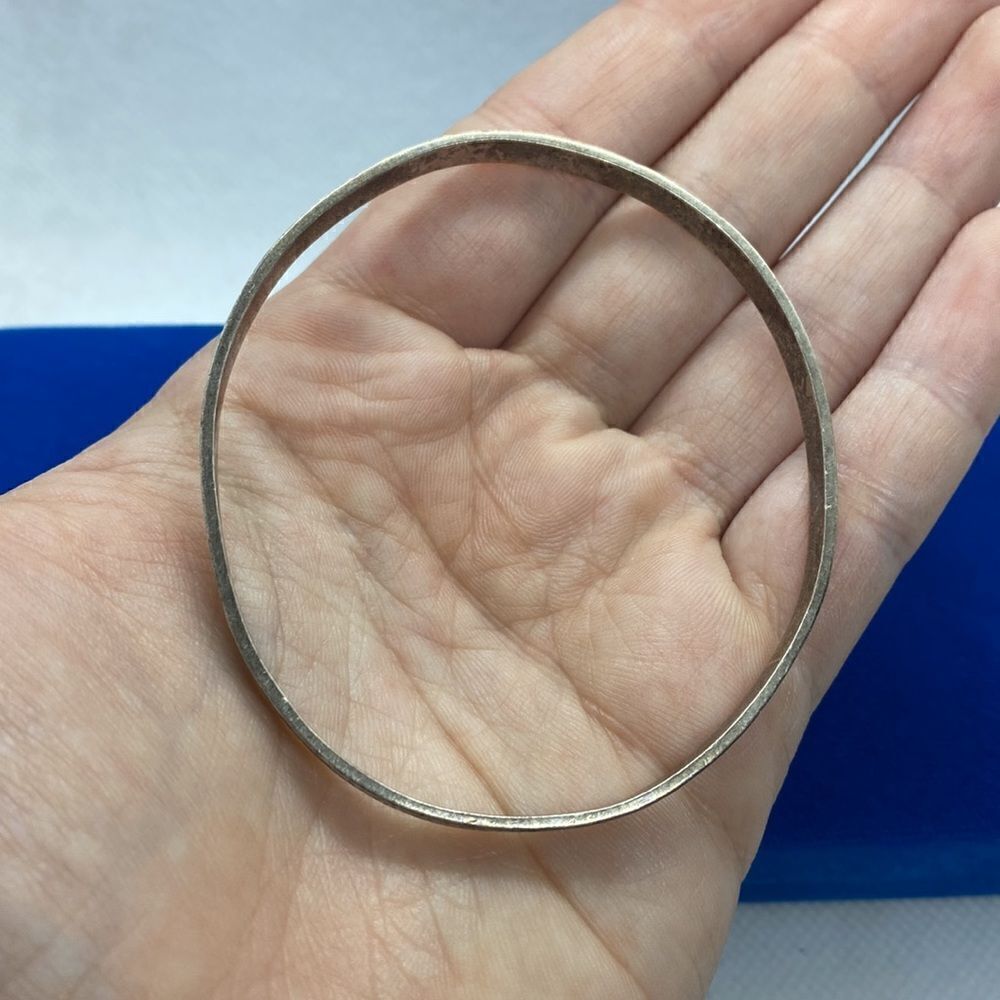 💛 925 Textured Bangle - Picture 4 of 5